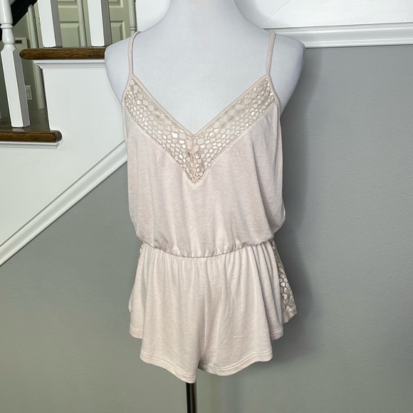 Cosabella Pale Pink Ribbed Sleeveless Lace Detail Loungewear Pajama Romper - Picture 2 of 8